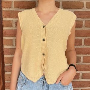 VINTAGE SWEATER VEST 💛